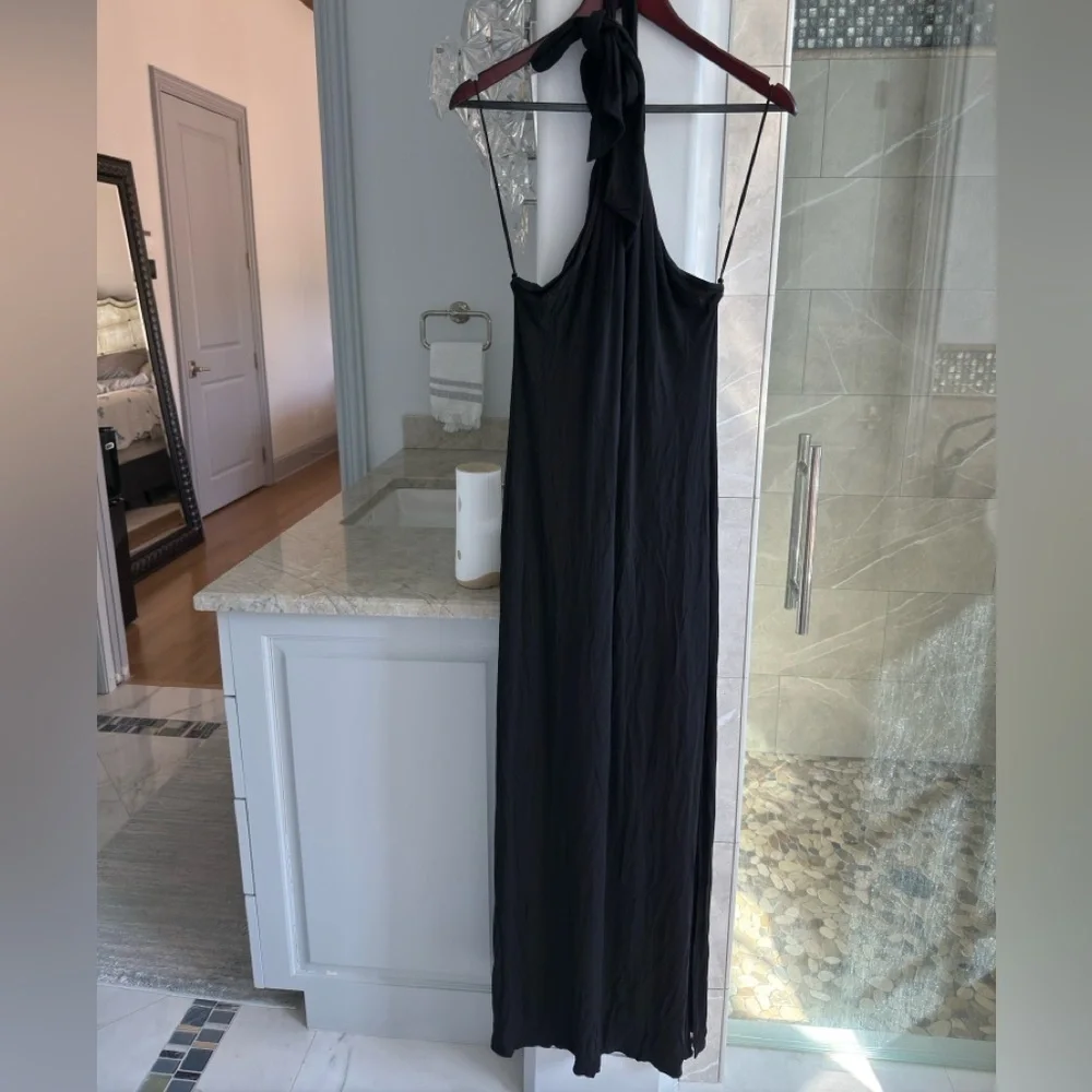 Alice + Olivia Amaya twisted jersey halterneck high slit maxi dress - Picture 2 of 11